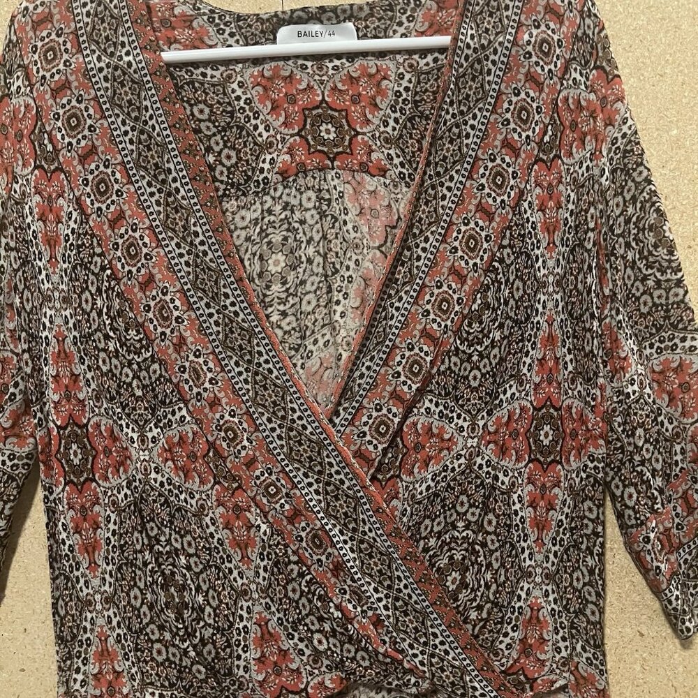 Bailey 44 Women's Top Paisley Size Small Hi/Low V Neck Boho Bohemia Casual - Picture 4 of 8